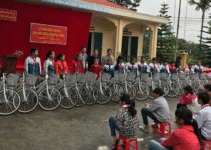 Lãnh đạo Sở GD&ĐT và Công ty TNHH NSJ trao tặng 100 xe đạp Thống Nhất cho học sinh 28 xã khó khăn trên địa bàn tỉnh Lãnh đạo Sở GD&ĐT và Công ty TNHH NSJ trao tặng 100 xe đạp Thống Nhất cho học sinh 28 xã khó khăn trên địa bàn tỉnh