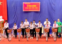 Ngành Ngân hàng Tuyên Quang trao tặng 55 xe đạp Thống Nhất cho học sinh có hoàn cảnh khó khăn Ngành Ngân hàng Tuyên Quang trao tặng 55 xe đạp Thống Nhất cho học sinh có hoàn cảnh khó khăn
