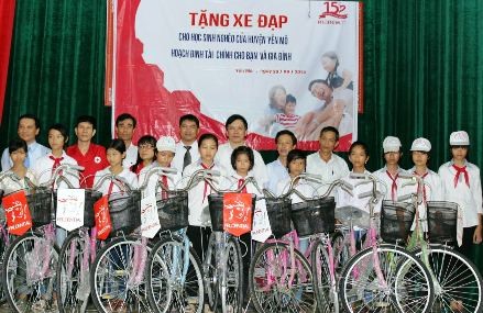 Đoàn thanh niên PC Khánh Hoà phối hợp triển khai chương trình Một triệu ly  sữa